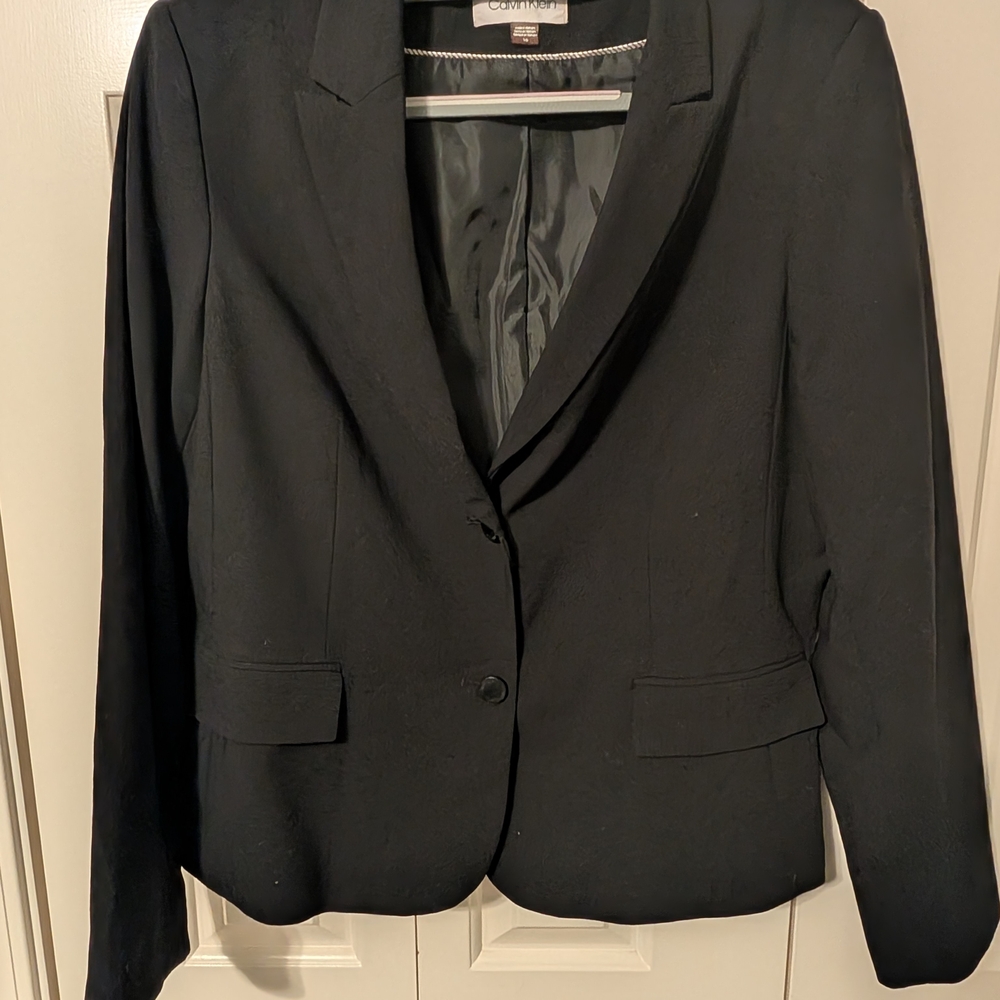 Calvin Klein Black Blazer with Notched Lapels and Tailored Fit